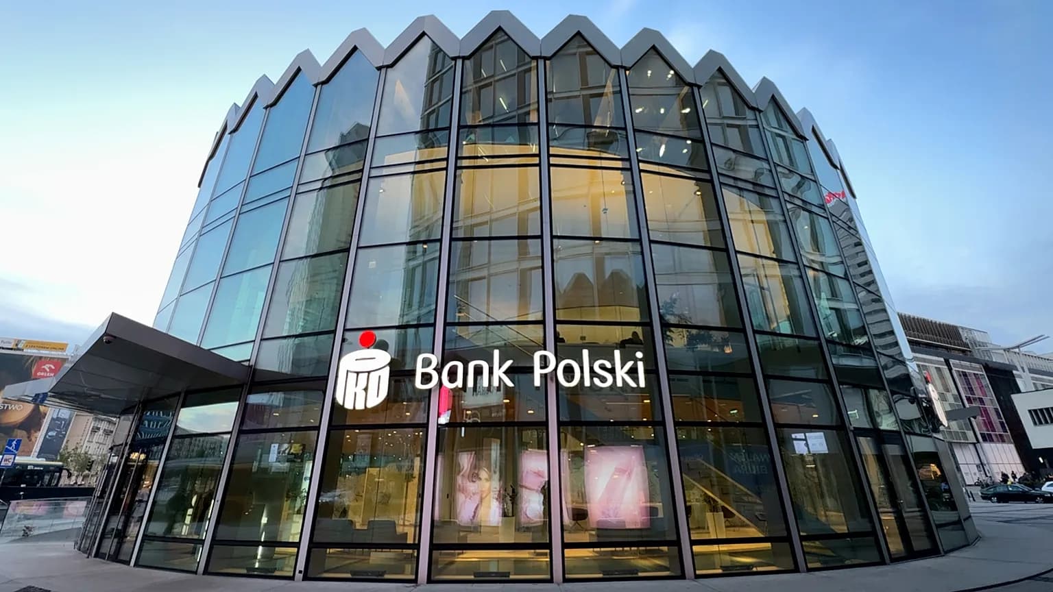 Anketler Zlotide Dengeli Görünüm Bekliyor, Merkez Bankası Müdahaleye Hazır