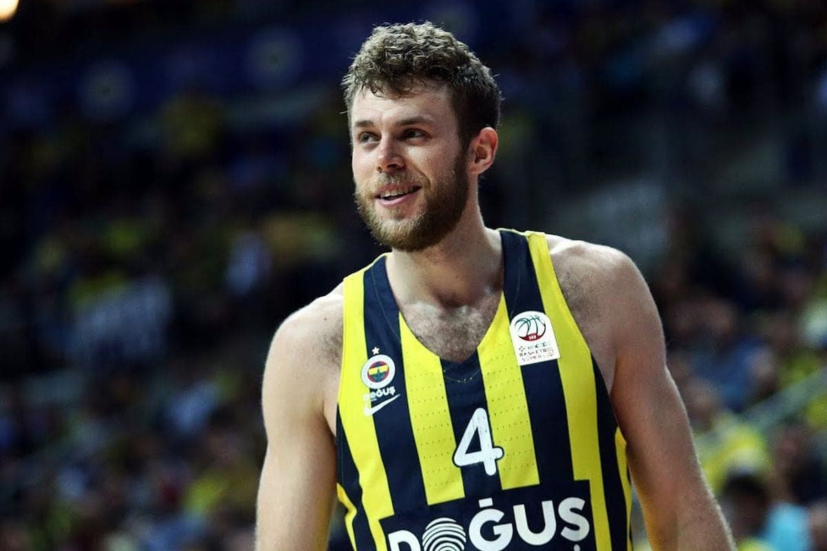 Fenerbahçe Beko’nun Tecrübeli İsmi Melli Ameliyat Masasına Yatıyor
