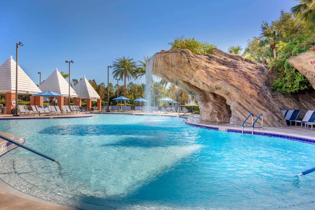 Hilton Grand Vacations Beklentileri Kaçırdı Ama Hisseler Yükseldi! 2026 Rehberi Yatırımcıyı İkna Etti