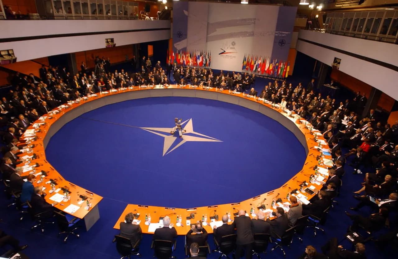 NATO’ya İran Tepkisi: Trump’tan “Stratejik Hata” Vurgusu ve Hürmüz Boğazı Mesajı