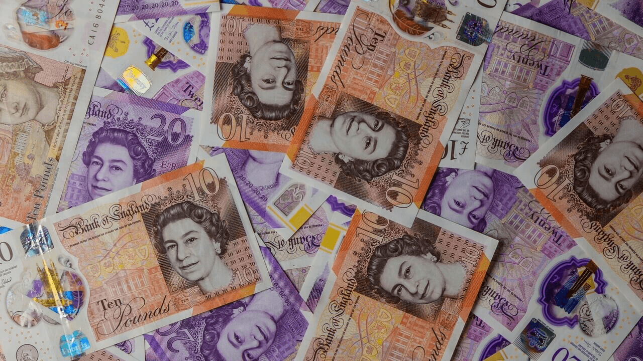 Dolar Yükselirken Sterlin Zayıfladı: Piyasalarda Riskten Kaçış Eğilimi Güçlendi