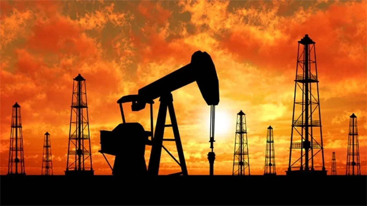 Küresel Enerji Piyasasında Sert Düşüş: Ateşkes Petrolü Baskıladı