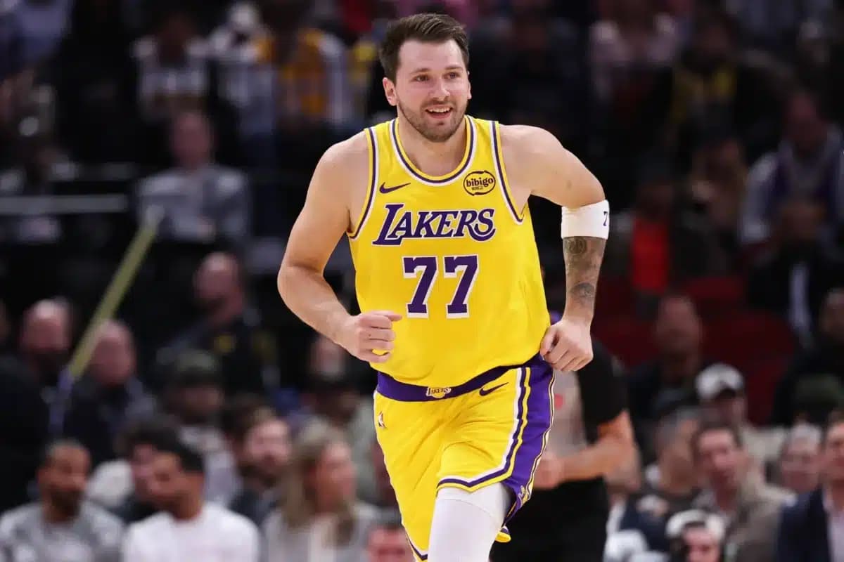 Crypto Arena’da Lakers Dominasyonu: Rockets Gençliği Tecrübeye Yenildi