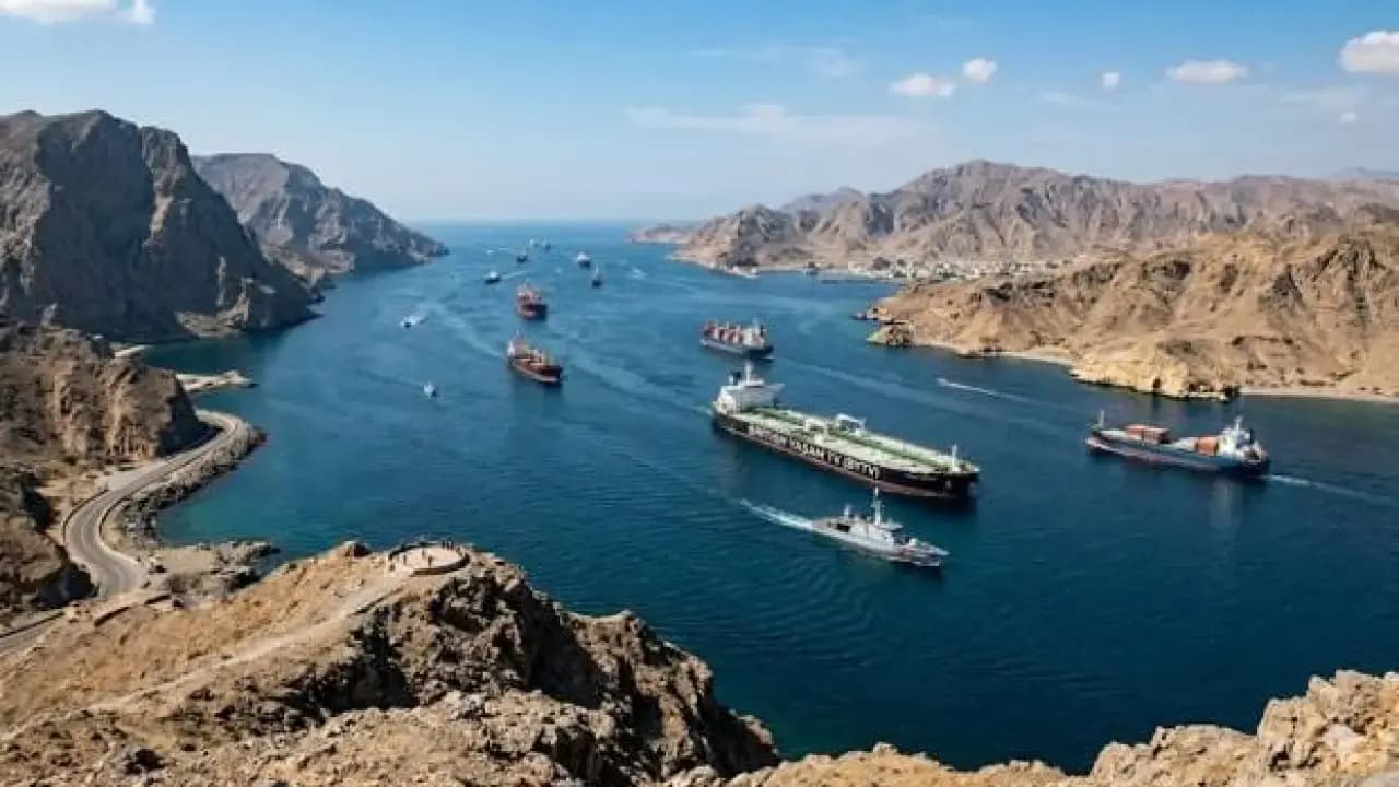 Hürmüz Boğazı'nda Ticari Gemi Geçişleri Savaş Sonrası En Yüksek Seviyeye Ulaştı