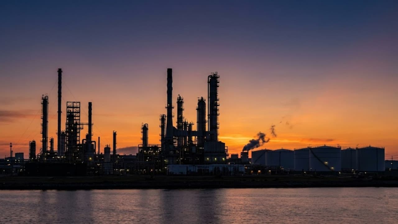 Petrol Fiyatlarında Üç Günlük Artış Sonrası Düşüş Eğilimi Belirleniyor