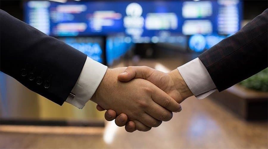 BORSA YATIRIMCISINDA TEMKİNLİ BEKLEYİŞ: ENDEKS 9.923 PUANDAN AÇILDI