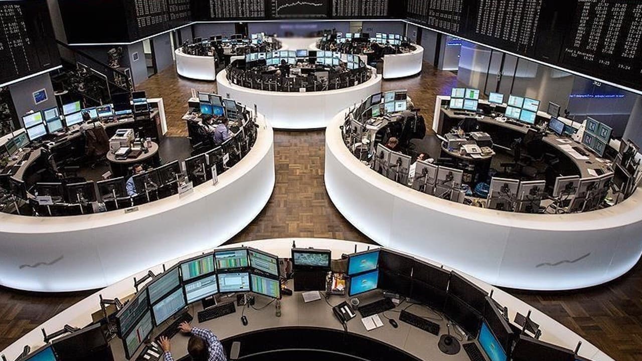 Avrupa Borsaları İngiltere Hariç Düşüşle Kapandı, Enerji Maliyetleri ve ECB Odakta